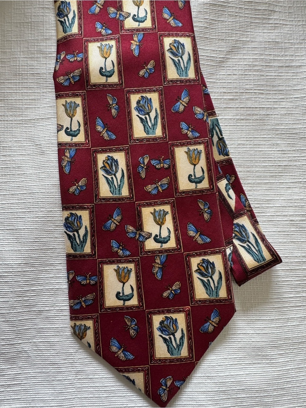 Men's Burgundy Floral & Butterfly Pattern Silk Tie